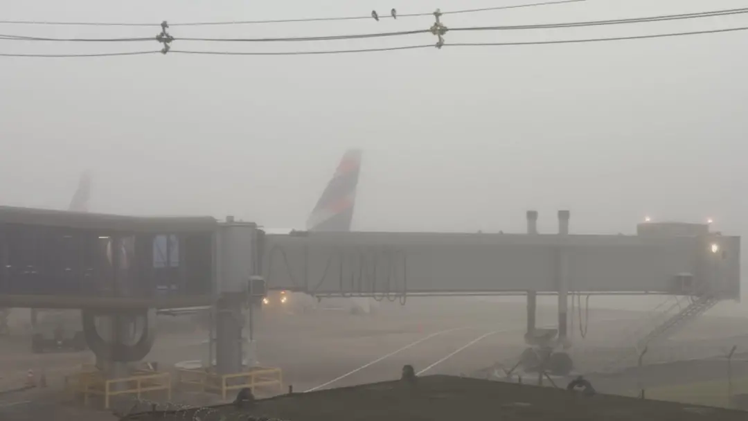 Neblina afetou voos em Porto Alegre, atrasando cerca de 10 partidas na manhã de sexta. A lentidão no painel do aeroport…
