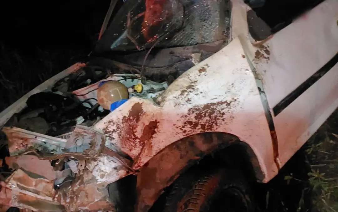 Varginha, MG. Um homem de 72 anos faleceu e um adolescente de 13 anos ficou ferido depois que um carro capotou na MG-16…