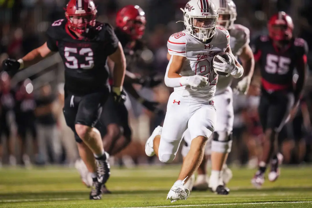 Lake Travis perdeu por 48 a 35 para a Cornerstone Christian, um time privado que joga fora de estado. O técnico Hank Ca…