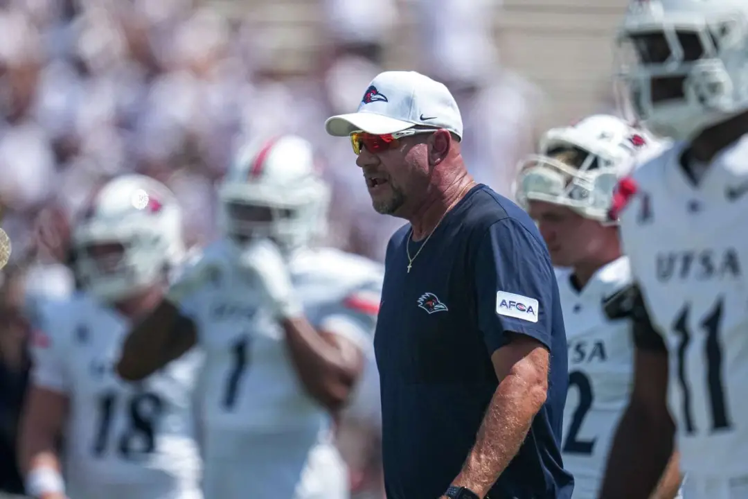 Jeff Traylor disse que os Roadrunners não vencem o Texas, porque eles sabem que o outro time é melhor. A gente pondera …
