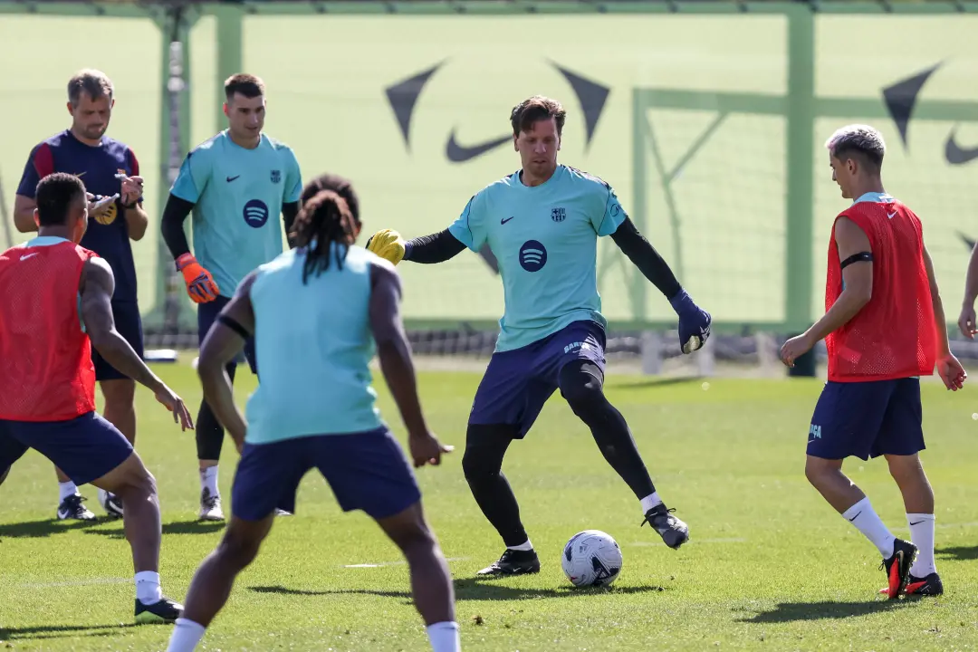 Hansi Flick comentou sobre os erros do goleiro Szczesny no Camp Nou, dizendo que todos erram. O fato é que a torcida fi…