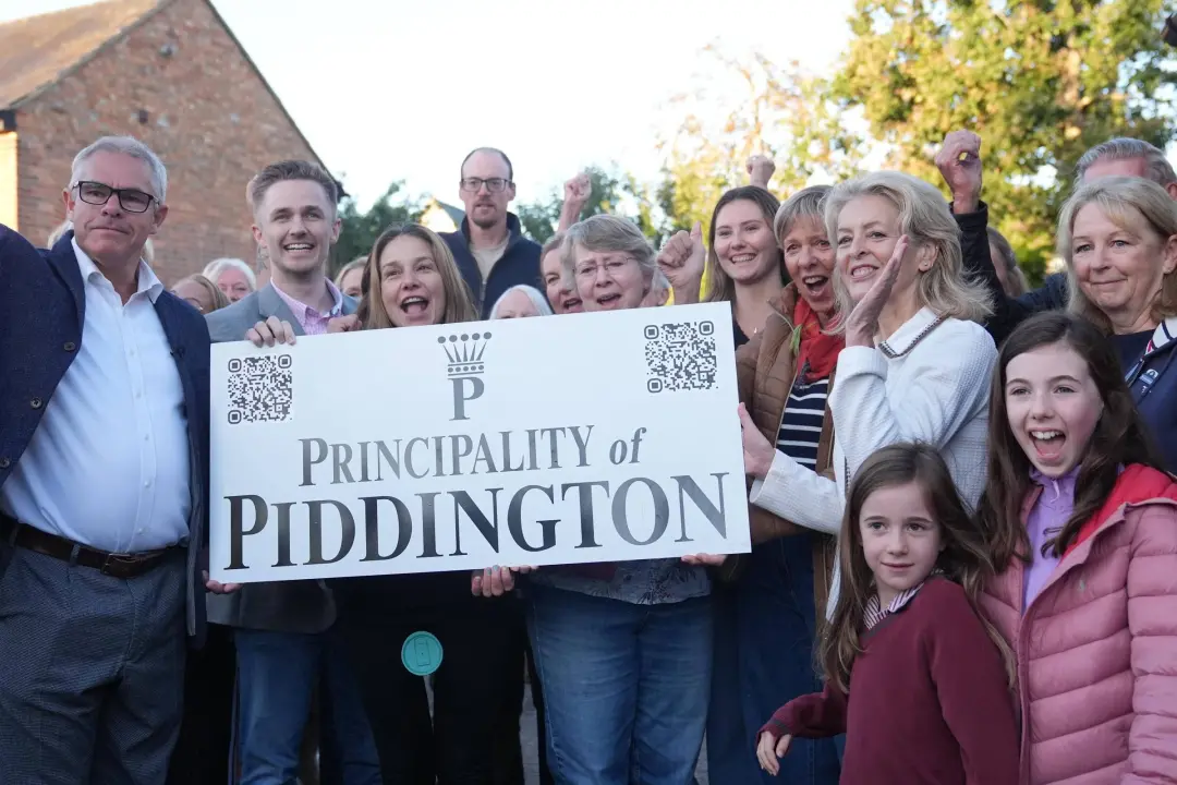 Vila em Oxfordshire votou pela separação do Reino Unido em referendo simbólico. O protesto é contra a decisão de abriga…