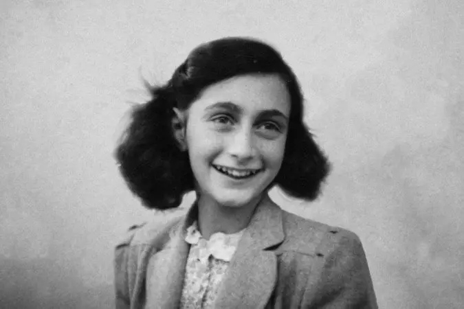 O Museu do Holocausto e a Federação Isrelista negaram a descrição do diário de Anne Frank como vitimista após a Bienal …