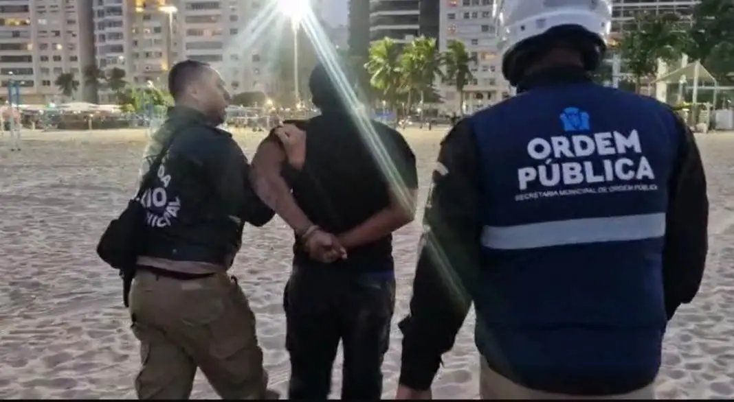 Copacabana, R$ 1 mil cobrado por biscoito Globo e biquíni de um turista colombiano. Cobrança assim na praia mostra a fr…