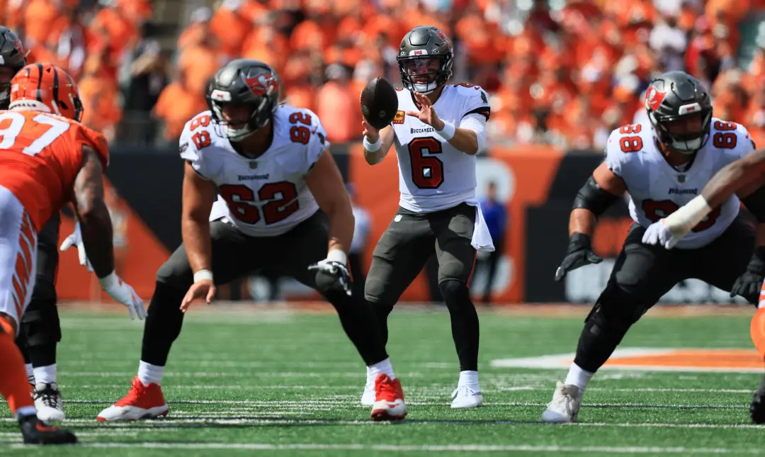 Baker Mayfield e Tampa Bay Buccaneers vão jogar contra os Cleveland Browns neste domingo. O jogador fumbled a bola três…