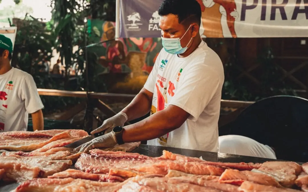 Feira do Pirarucu em Manaus, neste sábado, vende peixe da Reserva Mamirauá a partir de R$ 8 o quilo. Esse manejo susten…