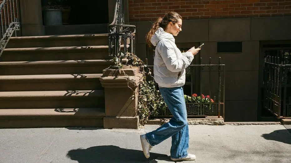 Maddy O'Connor, aos 29 anos, lançou um app para eventos comunitários. A ideia é usar o celular para descobrir algo pert…
