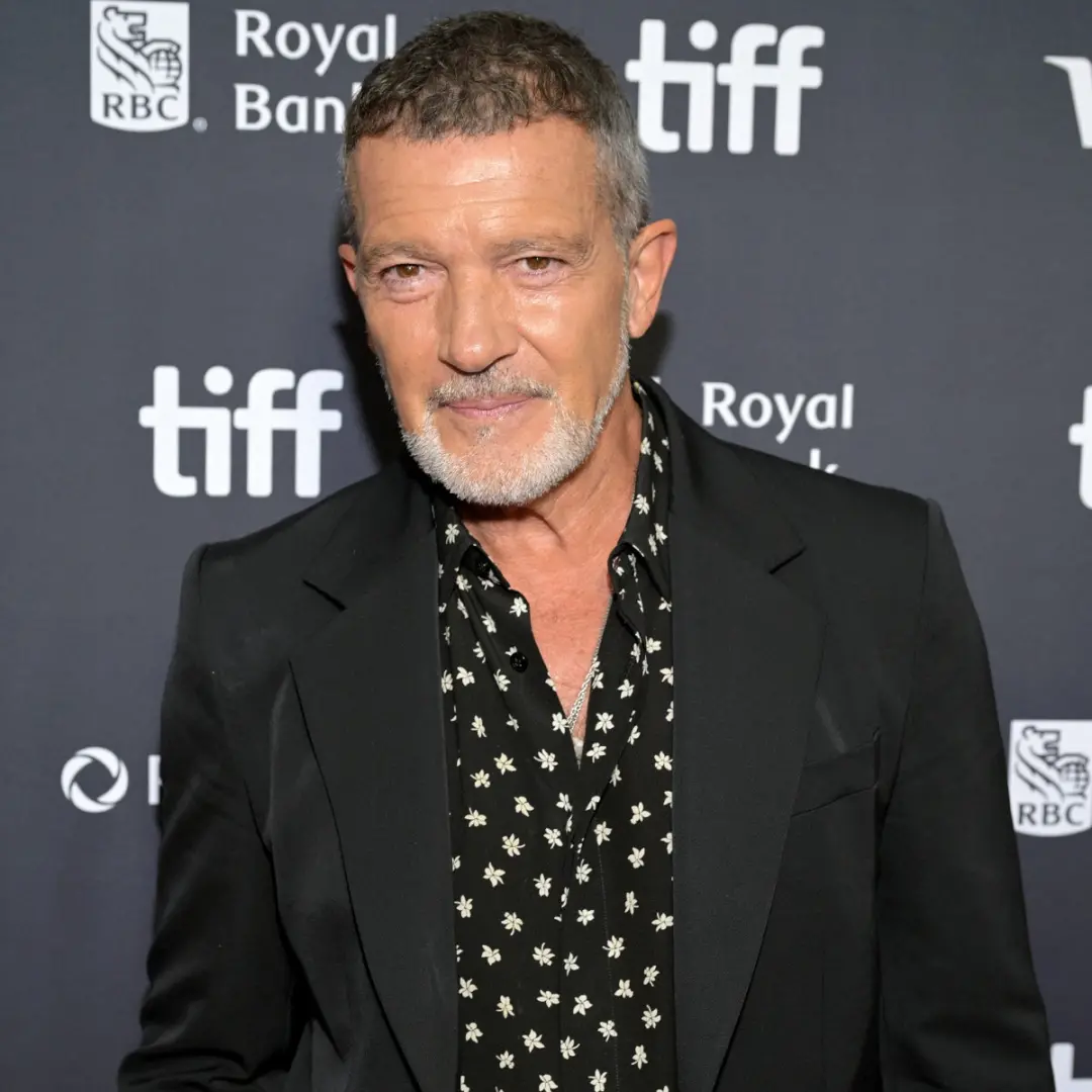 Antonio Banderas e Stella Banderas Griffith compareceram à estreia de Up Against It em Toronto na 2026. A presença dele…
