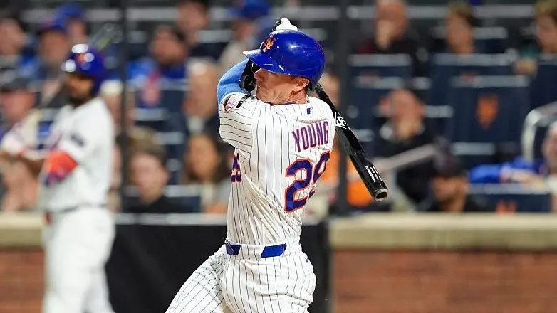 Jared Young, rebatedor do Mets, sofreu uma lesão preocupante no campo e precisou ser retirado na maca. É triste ver ess…