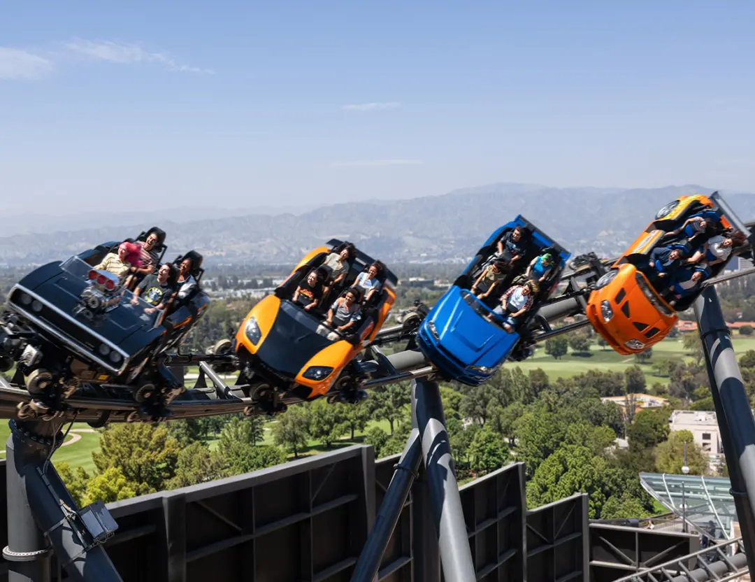 Universal Studios Hollywood abriu o ride Fast & Furious Hollywood Drift em 16 de setembro. Dirigir em um Dodge Charger …