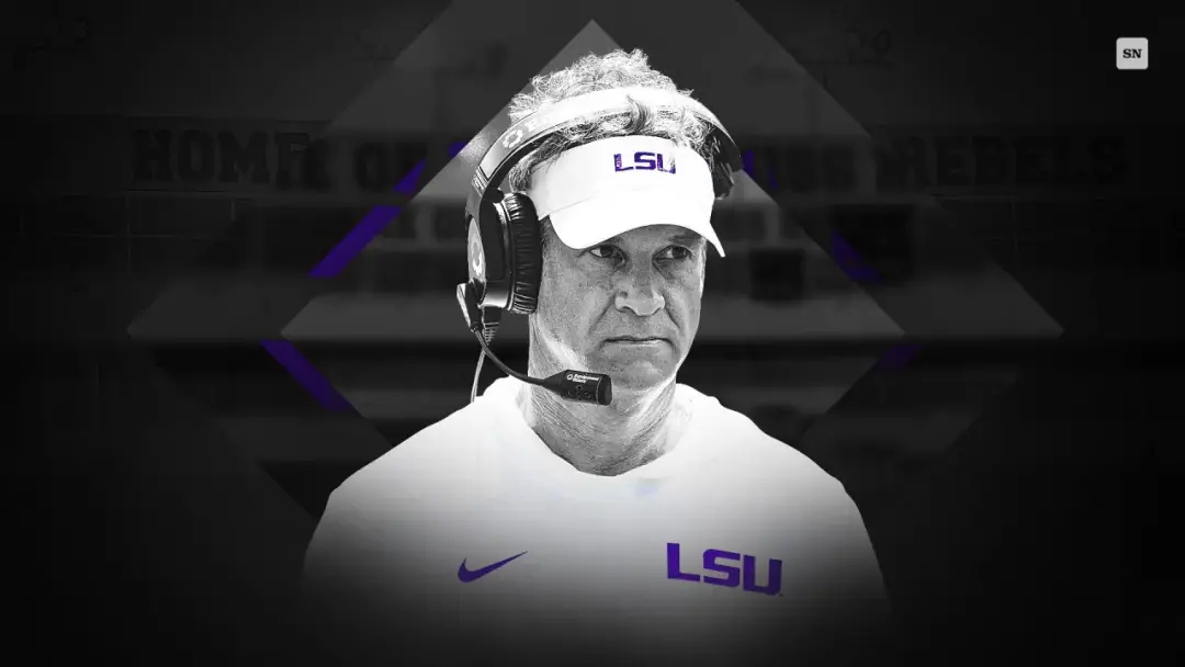 Lane Kiffin vai voltar para Ole Miss e a polícia de Oxford tá reforçando a segurança com 19 policiais a cavalo no dia d…