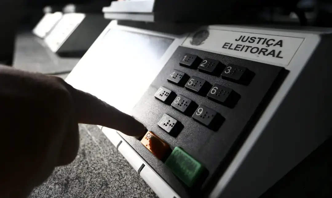 Estimativa do BTG aponta que a abstenção poderia mudar a margem de 2022 entre 1,4 e 2,1 pontos percentuais. O efeito de…