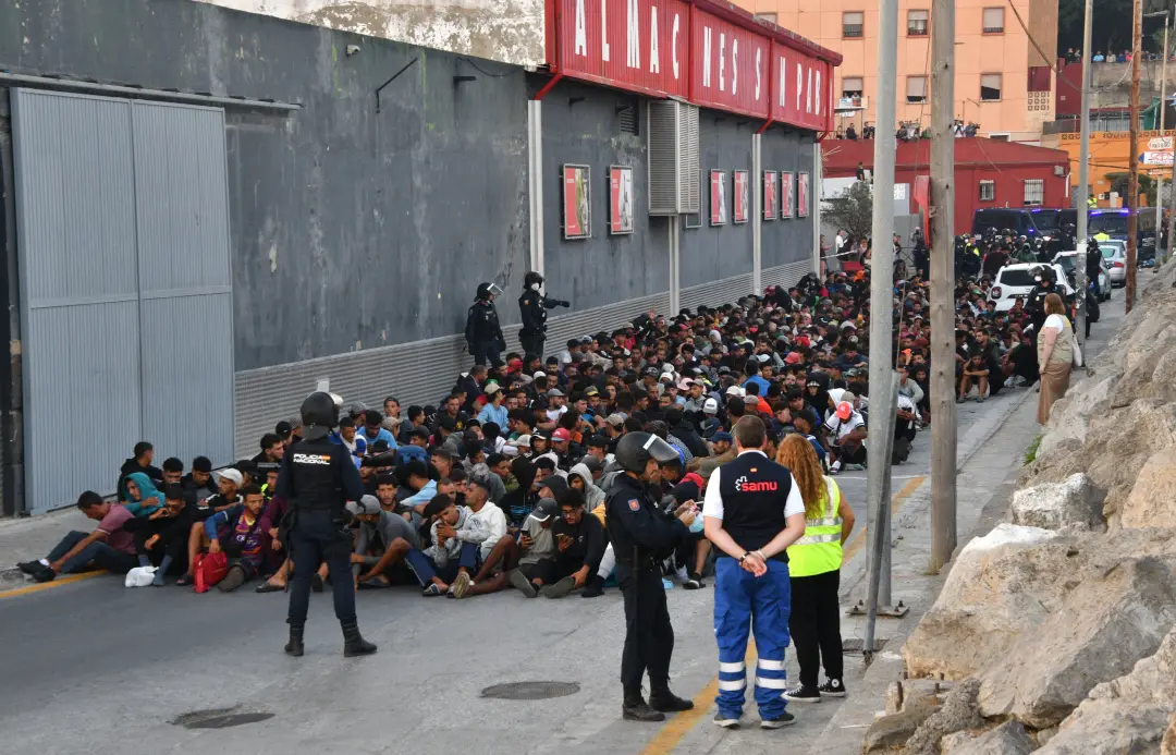O Instituto Elcano apontou falha funcional na Segurança Nacional que impediu prever a chegada em massa de migrantes em …