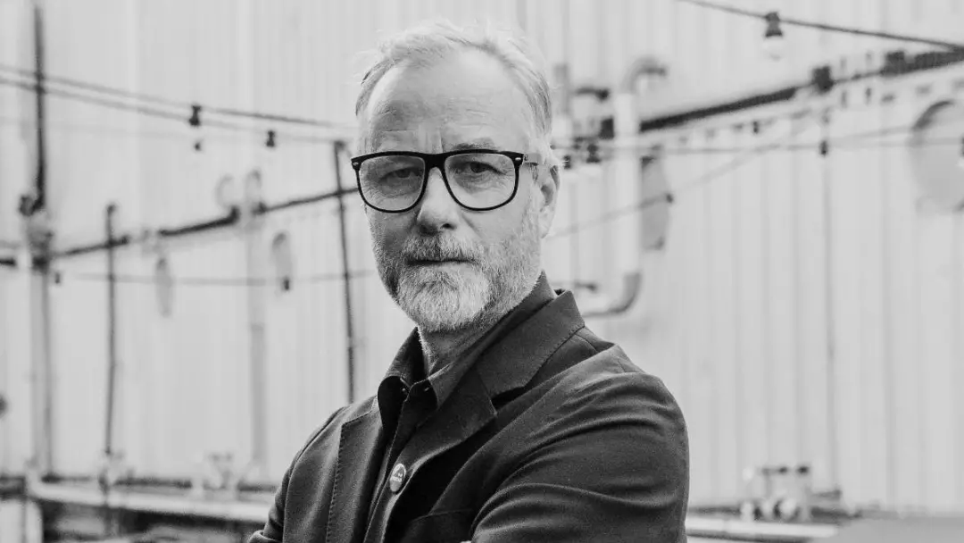 Matt Berninger lançou o EP Type It Up, com a faixa single Ask for Water. Curto o trabalho dele, pois ele mistura cançõe…