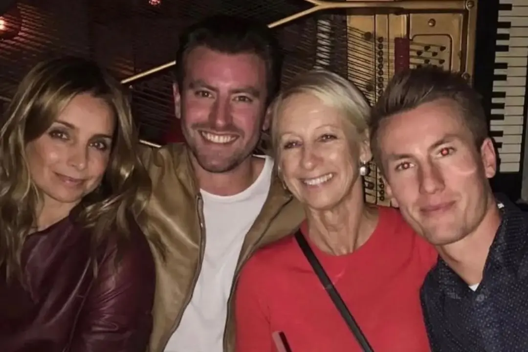 Louise Redknapp comemorou aniversário, recebendo os filhos Charley, 22, e Beau, 17, na celebração. Ver essa família uni…