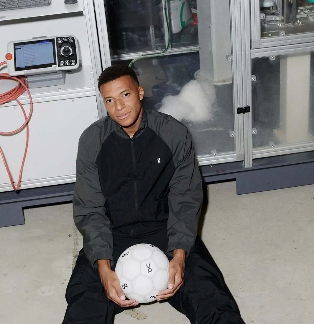 Kylian Mbappé trocou Nike pela marca suíça On. Isso mostra como o esporte tá cada vez mais conectado a grandes negócios…
