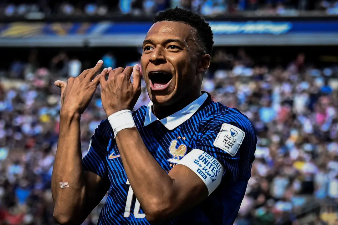 Kylian Mbappé deixou a Nike depois de duas décadas e assinou com a On, marca suíça que estreia no futebol. É um movimen…
