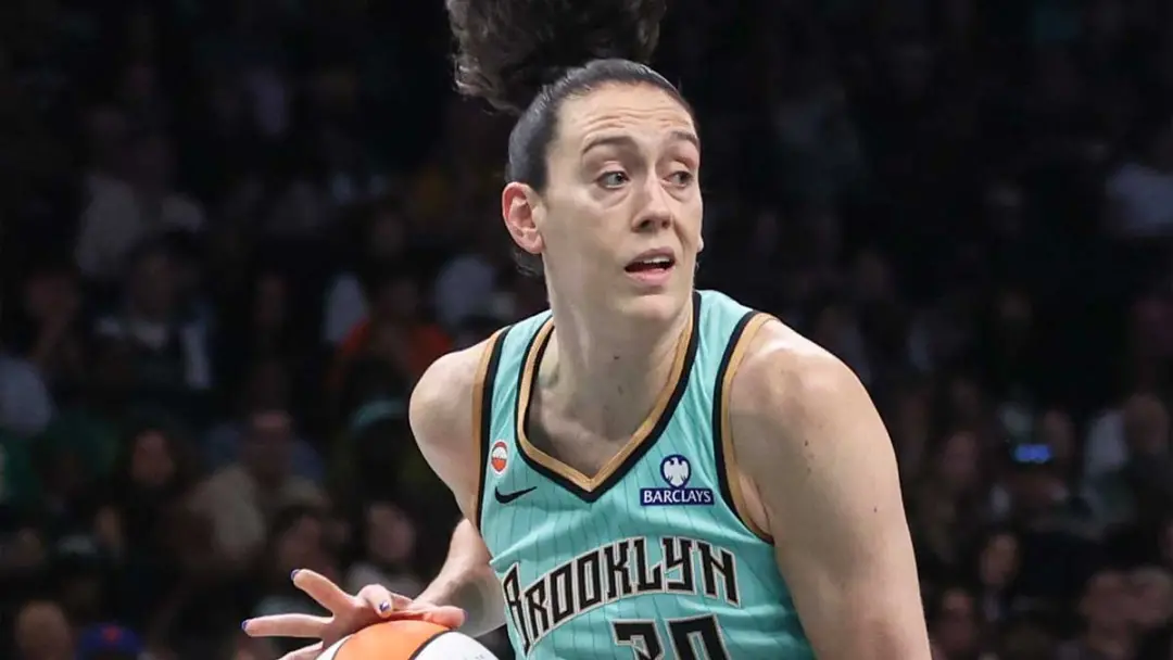 Breanna Stewart comentou sobre a relação com a ex comissária Cathy Engelbert, dizendo que falta uma conexão mais pessoa…