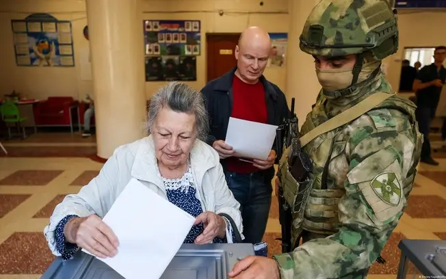 Rússia elege novo Parlamento em votação onde o partido do presidente tem vitória assegurada. A exclusão da oposição imp…
