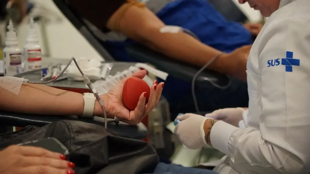 Operação Lei Seca faz campanha de doacao de sangue no Palácio Guanabara, em Laranjeiras, na Zona Sul do Rio. É bom usar…