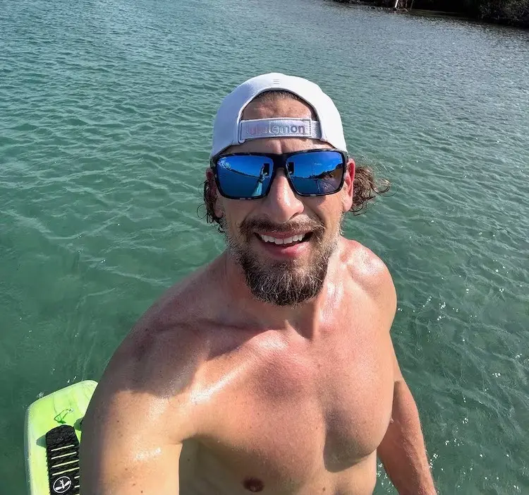 Jupiter, Flórida. As buscas por Matt Pawlowski, desaparecido enquanto surfava stand up paddle na costa de Jupiter, estã…