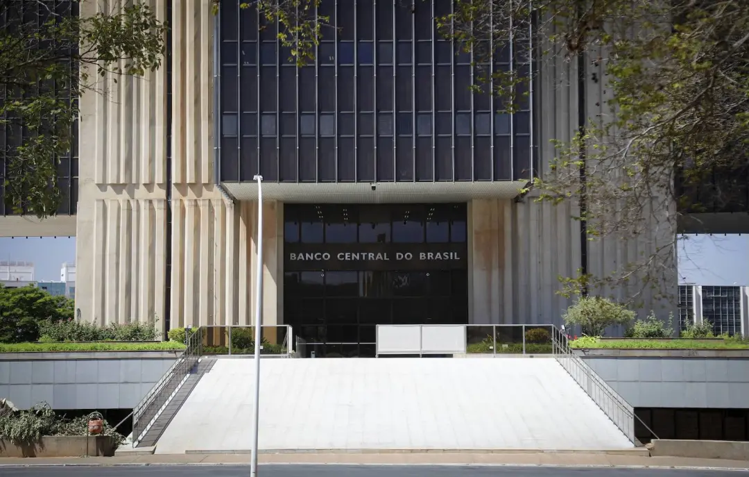 BC muda regras do Pix com a Resolução BCB 587, permitindo marcar CPFs e CNPJs com suspeita de fraude. Isso força as ins…