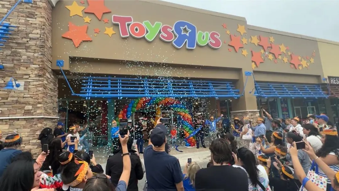 Toys R Us vai abrir 120 lojas novas, buscando atrair adultos que cresceram ouvindo o jingle. Parece que o mercado de co…