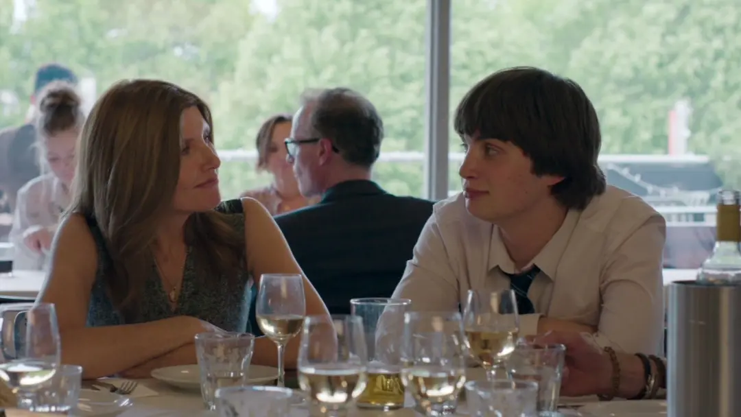Sharon Horgan, aos 56 anos, interpreta uma agente literária divorciada no filme Youth, da HBO Max. A personagem lida co…