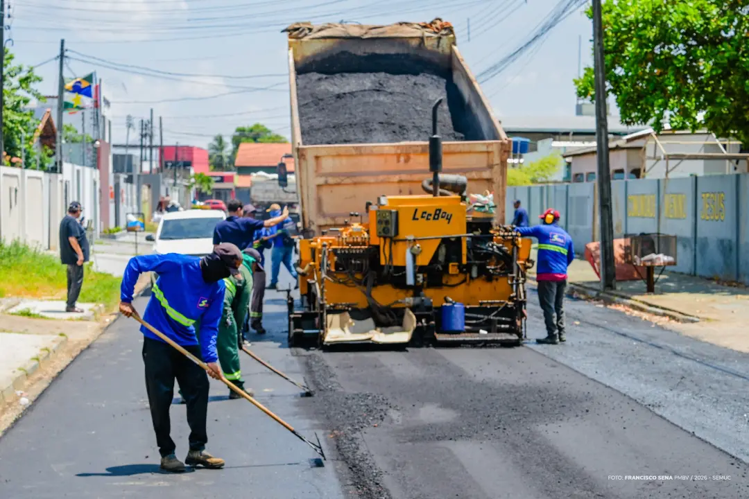 Mecejana com 45 trechos sendo recapeados, mais de 8 km de pavimentação e 2,4 km de meio fio. Melhorar a infraestrutura …