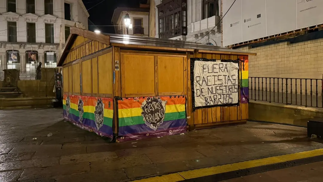 Casinha da Associação Moza d’Asturies em Oviedo teve pancadas recentes. Pancartas antirracistas foram arrancadas duas v…