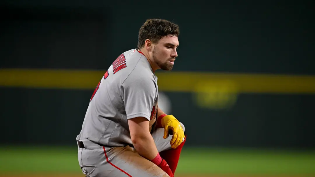 Caleb Durbin joga no Red Sox com o dedo mínimo deslocado e reinjuriado. Ele tem mantido desempenho alto, com 28 toques …