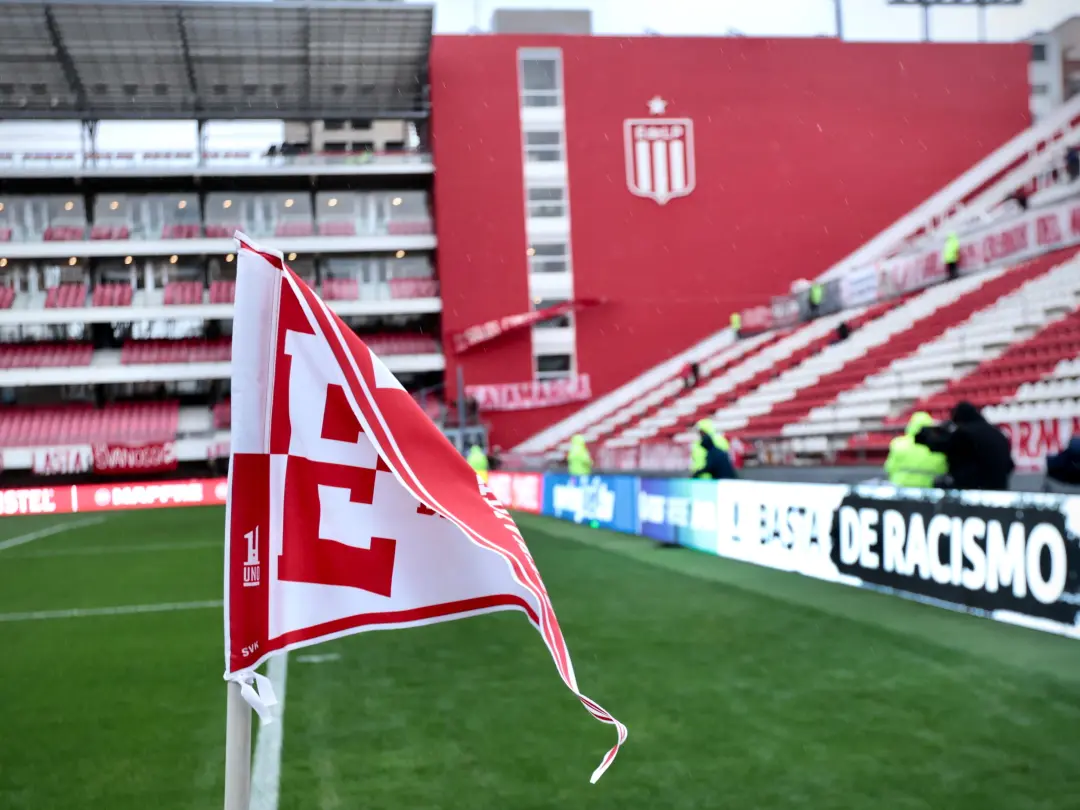 Estudiantes corre risco de não usar o UNO na semifinal contra o Flamengo porque o setor visitante tem só 2 mil lugares,…