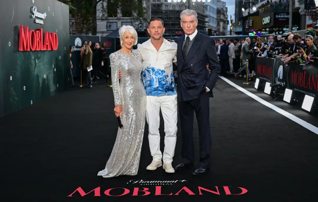 Pierce Brosnan e Helen Mirren ficaram surpresos com rumores falsos sobre comportamento de Tom Hardy na serie MobLand. A…