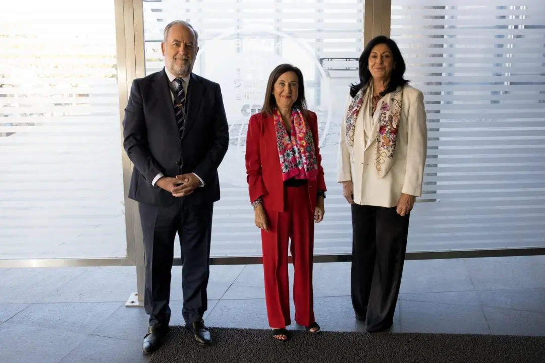 Margarita Robles foi ao CNI para reconhecer quatro agentes por salvem uma instalação do Centro Nacional de Inteligencia…