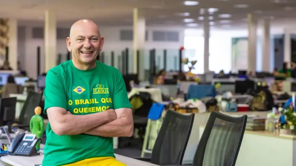 Luciano Hang e a Havan são alvo de ação do MPT-GO pedindo R$ 30 milhões por assédio eleitoral. A empresa alega que houv…