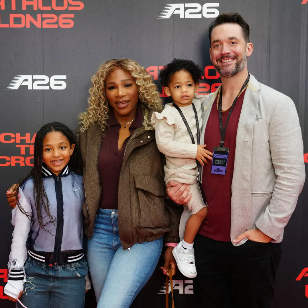 Serena Williams e Alexis Ohanian apareceram no evento de atletismo debut de Athlos em Londres no dia 18 de setembro com…