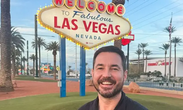 Martin Compston descobriu que as luzes de Las Vegas vão além dos cassinos com ar condicionado. Há uma razão para o apel…