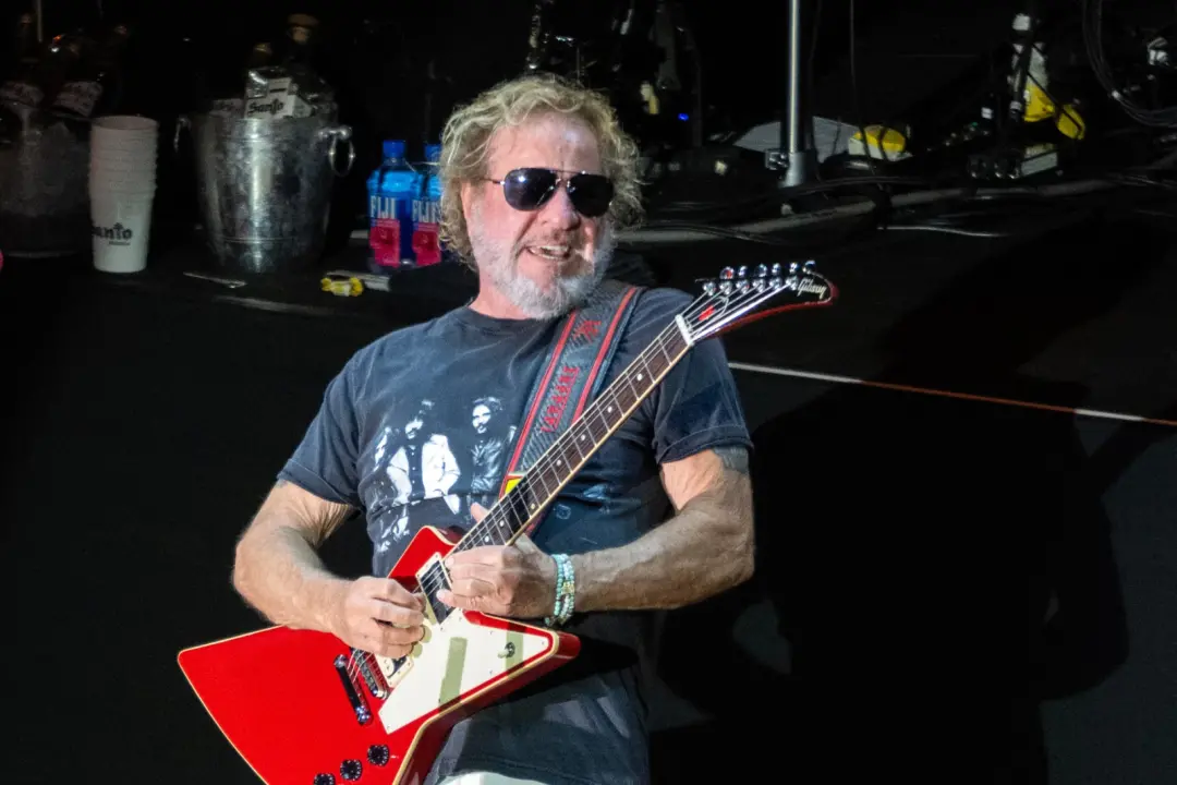 Sammy Hagar criticou Alex Van Halen dizendo que ele só solta material antigo e cobra por fotos que tem na internet. A p…