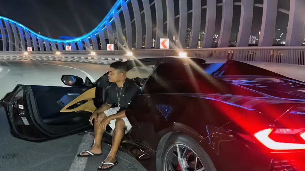 Cocao, traficante foragido, foi pego no Galeao ao retornar de Dubai. A prisão encerra um esquema de receptação de celul…