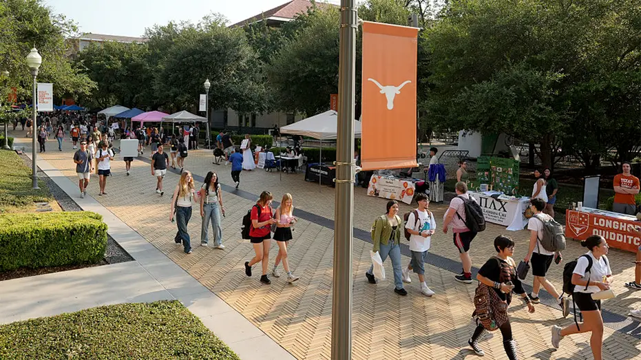 Texas at Austin vai parar de aceitar novos alunos em três cursos, como Estudos de Gênero, e outros focados em raça e se…