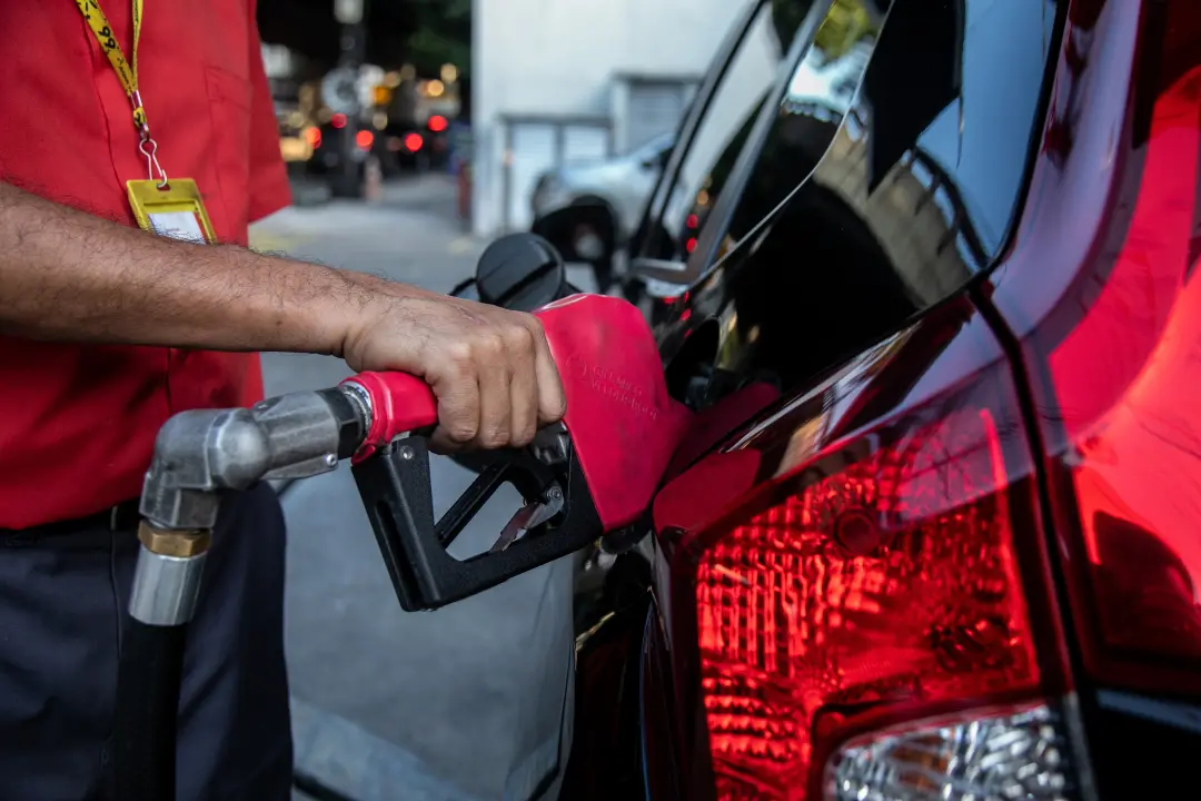 Ministério de Minas e Energia autoriza teste para elevar a mistura de etanol anidro na gasolina de 32% para 35%. Isso a…