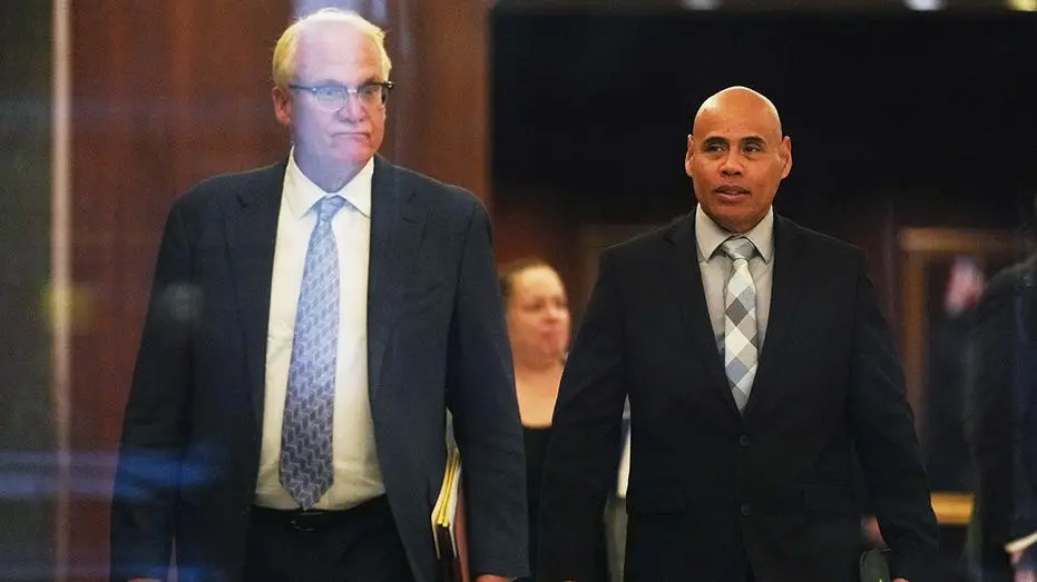 Christian Castro, oficial do ICE, pediu não culpado por mentir ao FBI sobre um tiro em Minneapolis. As acusações surgir…