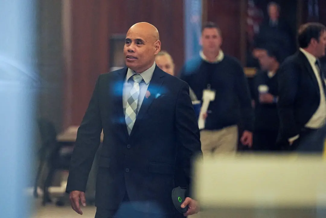 Em Minneapolis, o agente do ICE acusado de atirar contra um migrante se declarou culpado por mentir ao FBI sobre o tiro…