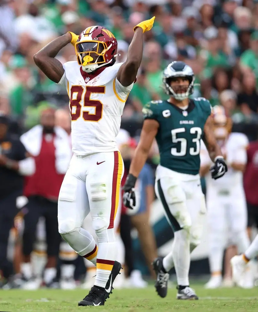 Chig Okonkwo, atacante do Commanders, está fora contra os Cowboys com lesão no isquiotibial. Perder um reforço assim, d…
