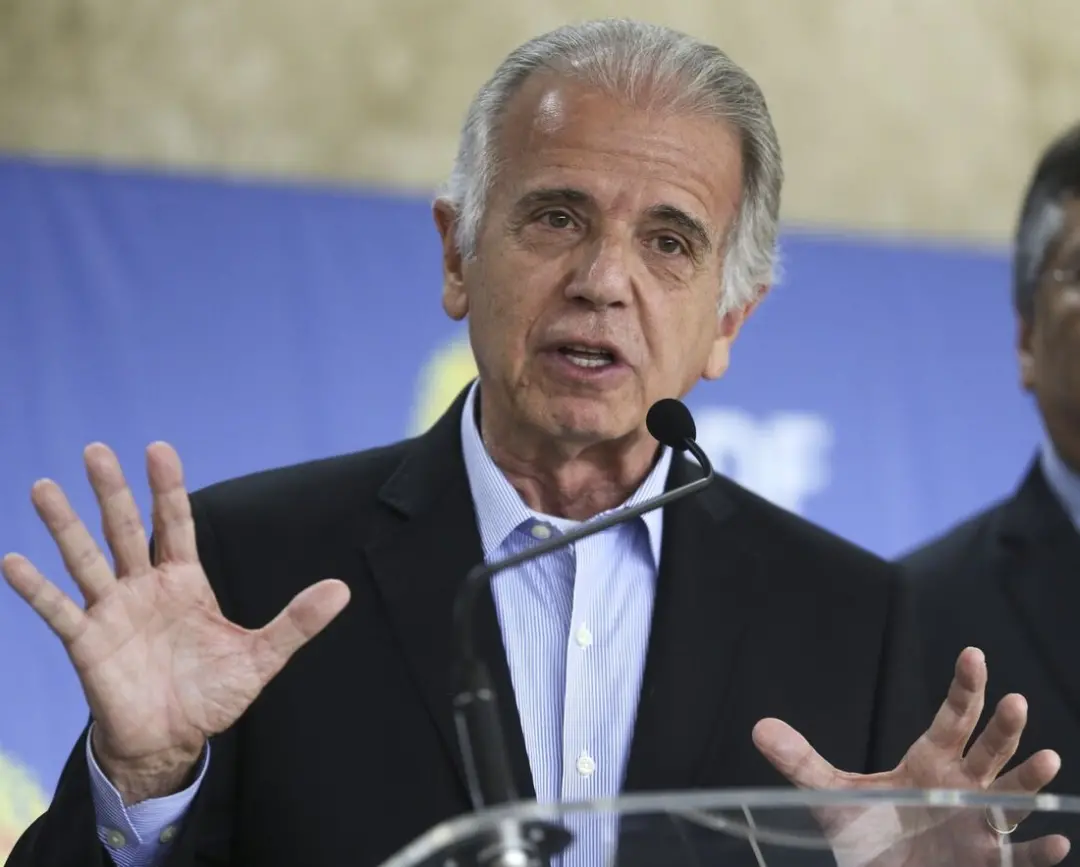 Ministro da Defesa teve celular clonado e golpista pediu doações de 5 reais pelo Pix. O uso do nome do ministro para pe…