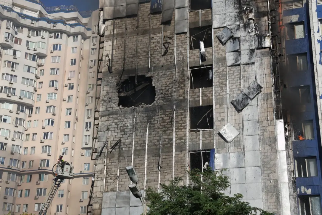 Kursk, na Rússia, teve sua torre de resfriamento de uma usina nuclear atingida por drone. Não houve incêndio, mas o ale…