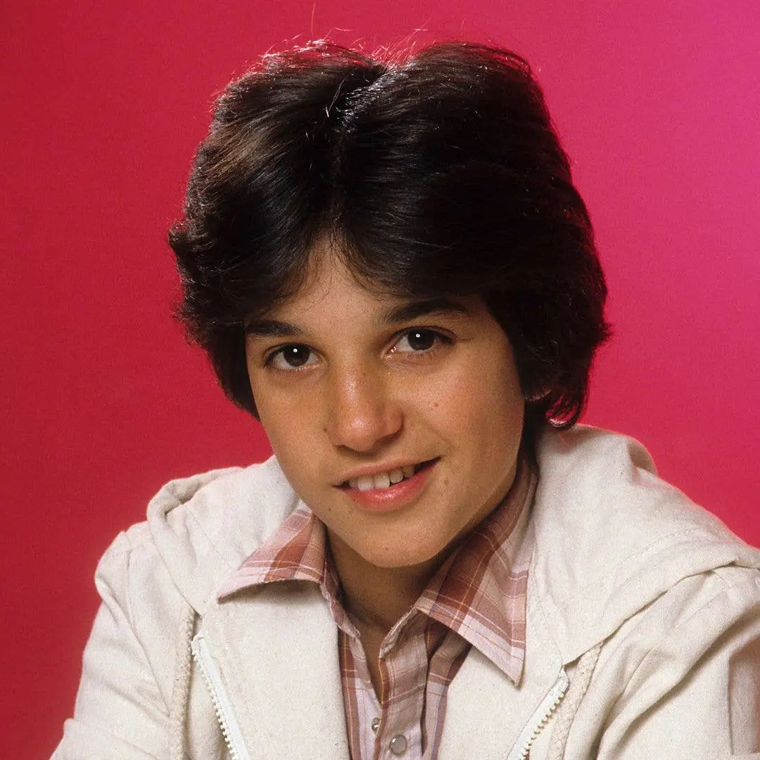Ralph Macchio tem um irmão que vive longe dos holofotes dos anos 80. Curto ver que cada um segue um caminho diferente, …