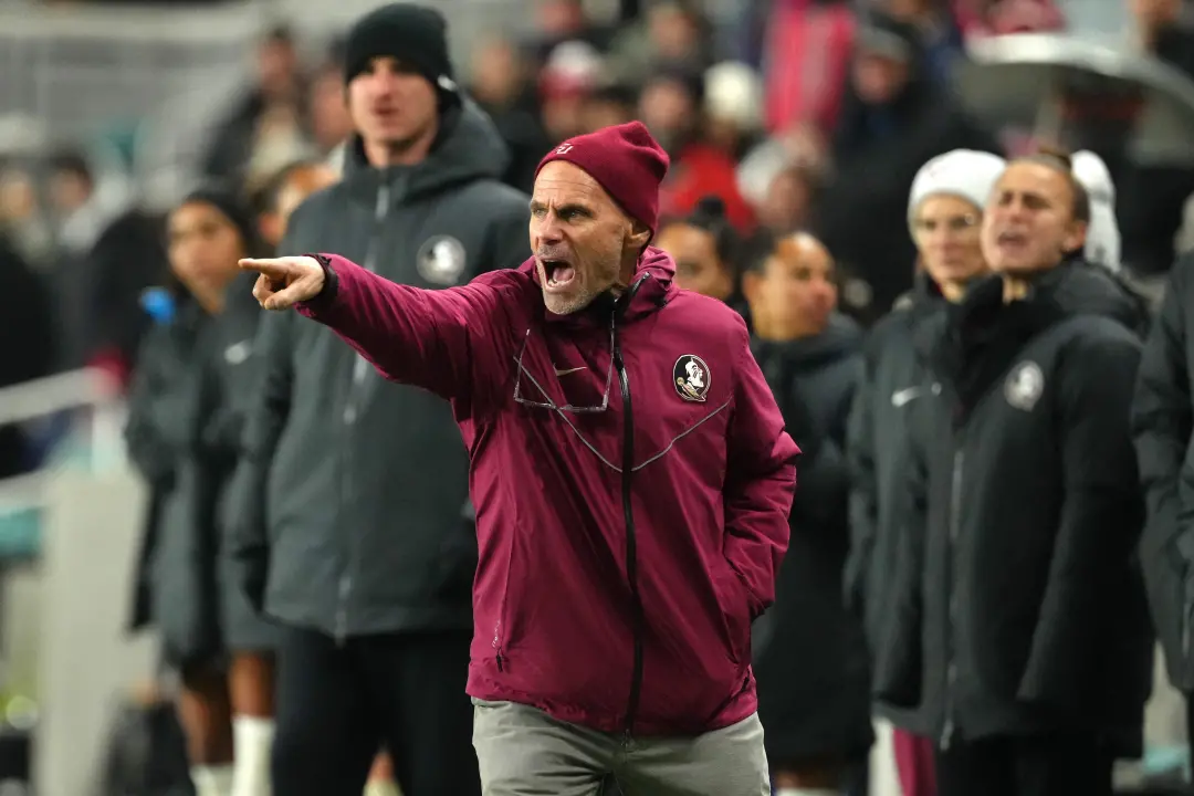 FSU, classificada como a 21a, tem 4 vitórias, 1 empate e 2 derrotas no início da temporada de 2026. Pensky foca em comu…