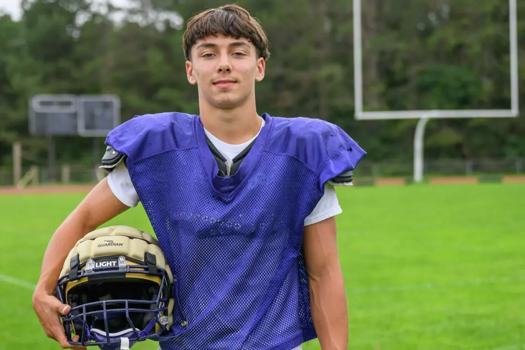 Rocco Natale Jr. marcou 12 recepções e 253 jardas em um jogo do time de Amsterdam contra South Glens Falls. É impressio…