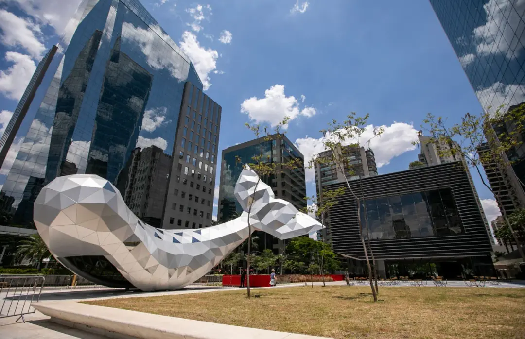 Shopee amplia operação no B32, adicionando 9.824 metros quadrados no prédio da Faria Lima. A renovação dos contratos, q…